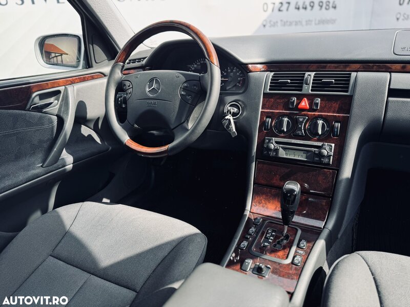 Mercedes-Benz E 240